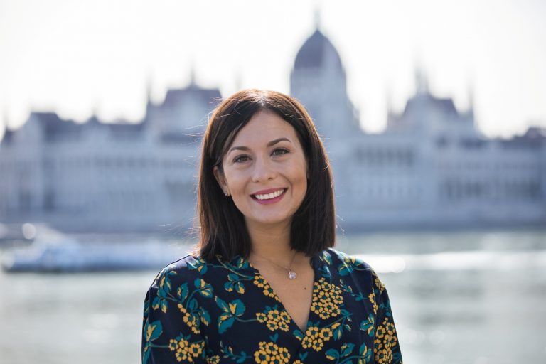 „Ha a politikai szándék megmarad, úgy hiszem, 2050-ig Európa elérheti a klímasemlegességet.” – Interjú Cseh Katalinnal, a Momentum Európai Parlamenti képviselőjével