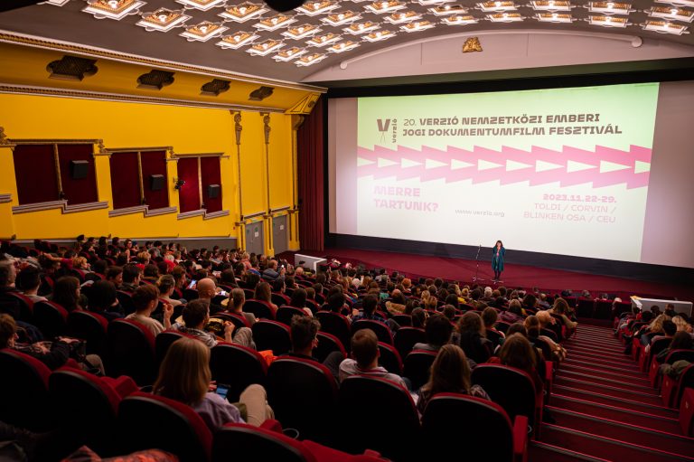 „A filmek, amik feltárják a sebeket, megoldásokért is kiáltanak” – elindult a huszadik Verzió filmfesztivál